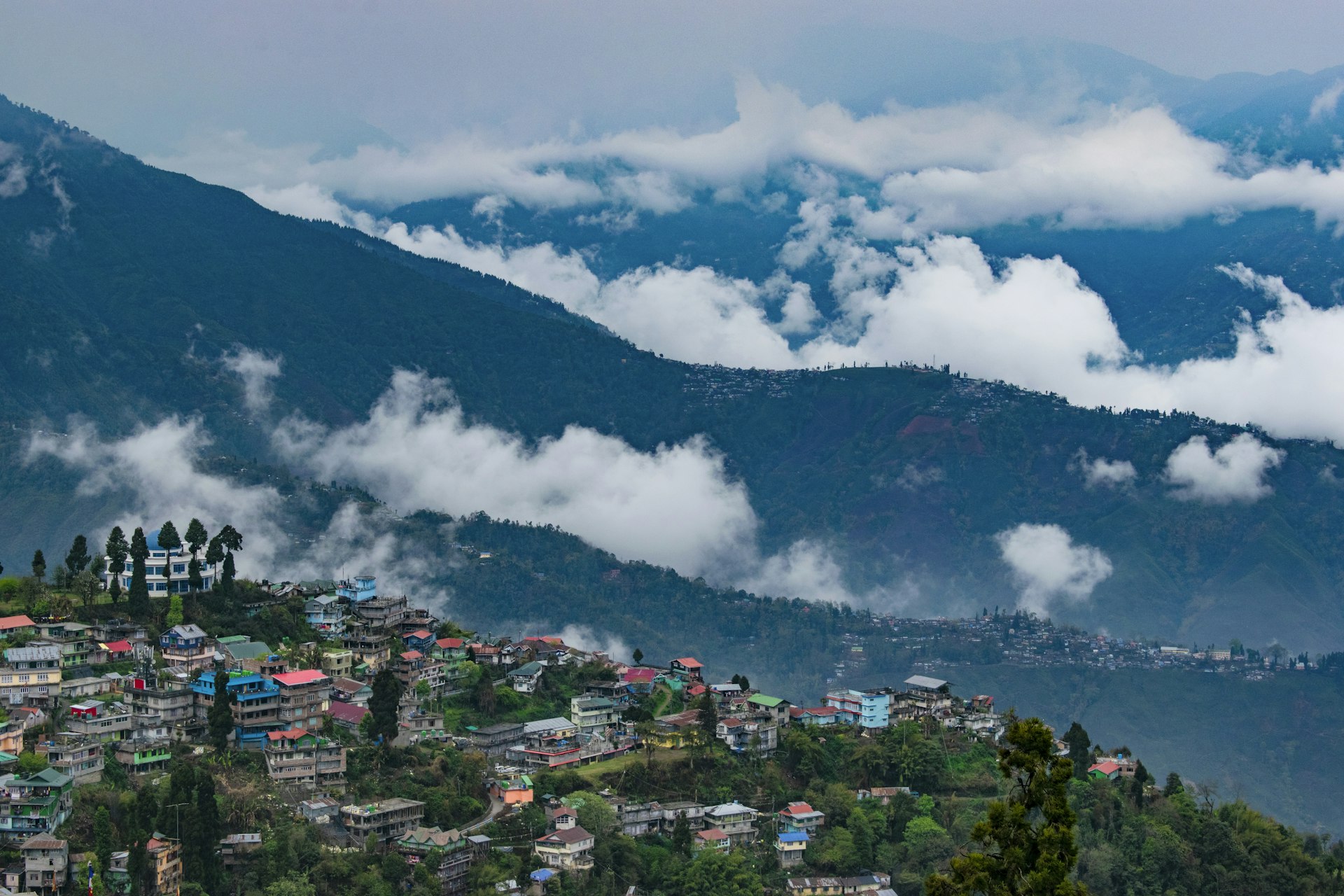 Nainital lake surrounded by Himalayan hills, Uttarakhand, Surat to Uttarakhand tour packages